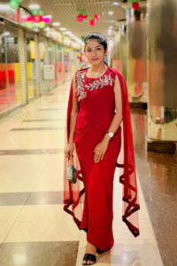 Why is a saree attractive?